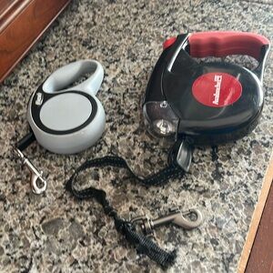 Two retractable pet leash